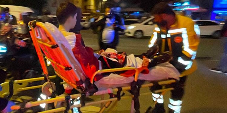 Galatasaray’ın şampiyonluk kutlamalarında 16 yaşında bir taraftar bıçaklandı