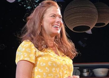 ‘Göğüslerini büyük göstermen gerek’ diyenlere isyan etti: Bunu kim istiyorsa gelip bana söylesin