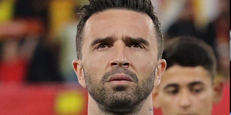 Gökhan Gönül futbolu bıraktı: ’25 yılın akabinde söyleyecek çok kelam var…’