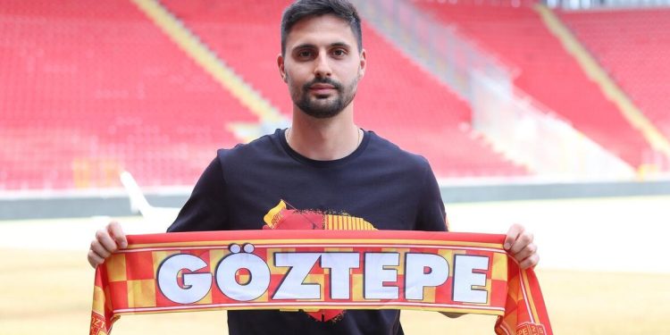 Göztepe’de birinci imza Tarkan Özgür’den