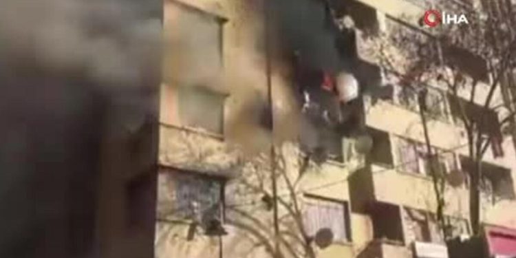 Güney Afrika’da yangında dairede kilitli 2 çocuk öldü