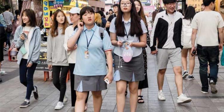 Güney Kore bir günde gençleşti