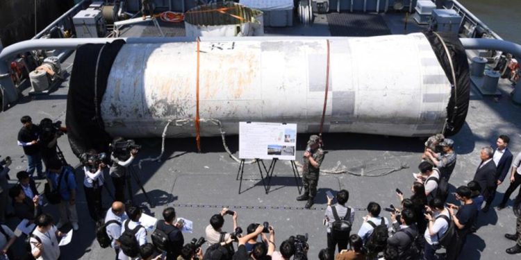 Güney Kore, Kuzey Kore’ye ilişkin roketin enkazına ulaştı