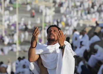 Hacılar Mina’da şeytan taşladı