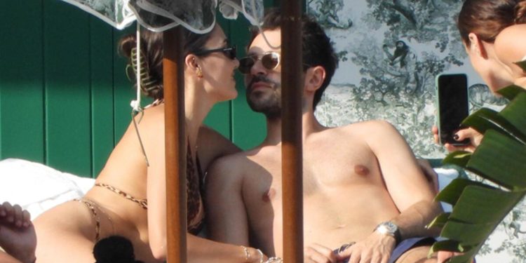 Hande ile Hakan’ın aşkı çoktan hudutları aşmış: Güneşin altında sarmaş- dolaş