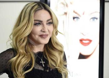 Hastaneye kaldırılan Madonna’nın dünya turnesi ertelendi