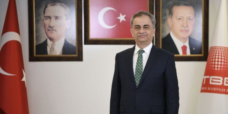 Hayri Baraçlı kimdir, kaç yaşında, nereli ve hangi vazifelerde bulundu?