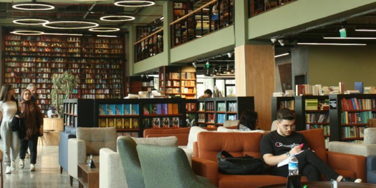 Her yaştan okur, yazarlarla buluşuyor