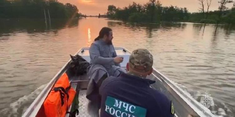 Herson’un Rusya denetimindeki bölgelerinde kurtarma çalışmaları sürüyor