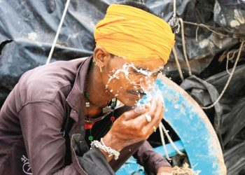 Hindistan’ta çok sıcaklar! 98 can aldı