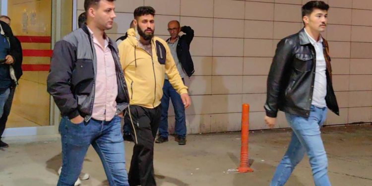 Hırsız, konut sahibini boynundan bıçaklayıp kaçtı