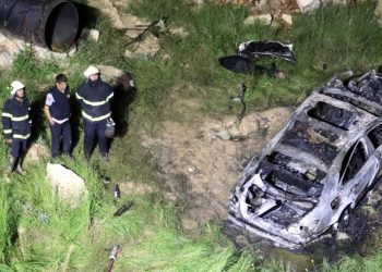 İki araba çarpıştı, alev topuna döndü: 1 kişi yanarak öldü, 9 kişi yaralı