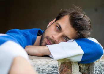 İki Proje İle Geliyor