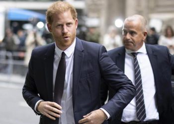 İngiltere Kraliyet ailesinde 130 yıl sonra bir birinci: Prens Harry hakim karşısında