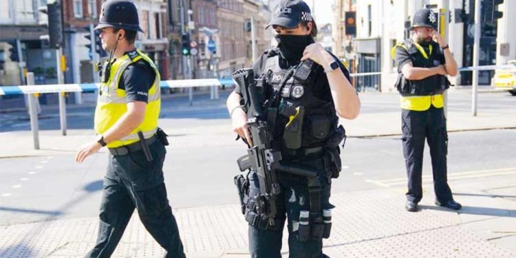 İngiltere’de şok akın