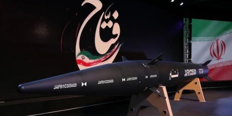 İran, birinci hipersonik balistik füzesi ‘Fettah’ı tanıttı