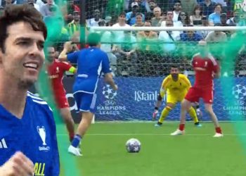 İstanbul’da yıldızlar geçidi! Efsanelerin turnuvasında Kaka, Volkan Demirel’i 18 yıl sonra yeniden mağlup etti