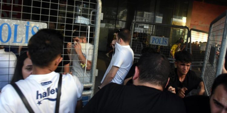 İzmir’deki Fenerbahçe-Başakşehir finali öncesi olay!