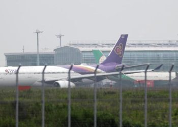 Japonya’da iki yolcu uçağı birbirine temas etti, pist kapatıldı