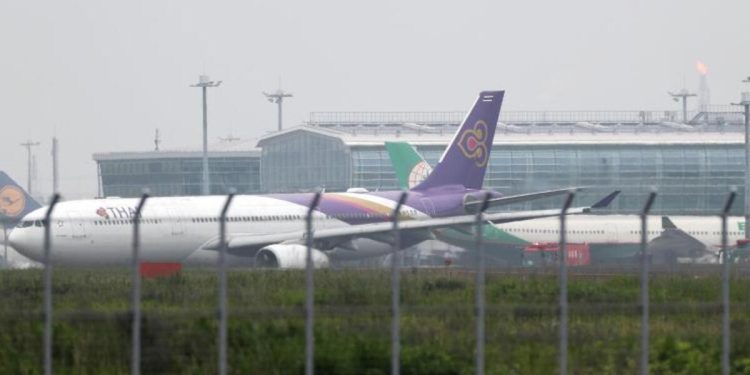 Japonya’da iki yolcu uçağı birbirine temas etti, pist kapatıldı