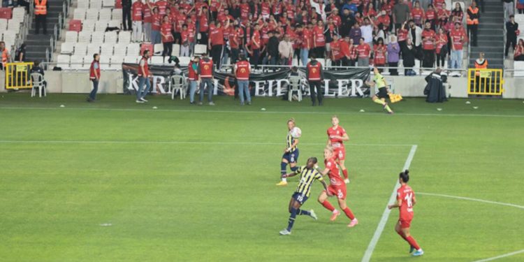 ‘Kadın futbolu Türkiye’de en az sekiz kat büyür’