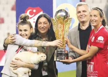 ‘Kadın futbolunu altın üzere parlatacağız’