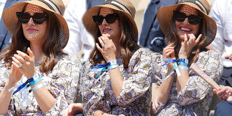 Kocasının ihaneti 10 yıllık evliliğini sarsmıştı: Ünlü yıldız evlilik yüzüğünü göstermeye çalışırken ter döktü