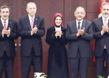 Komşu kabineyi tahlil ediyor