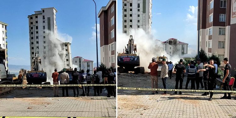 Korkutan anlar! Hasarlı bina sağlam binanın üzerine devrildi