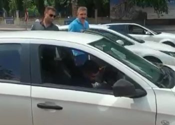 Korsan taksiciye ‘Kardeşim biz polisiz’ şoku