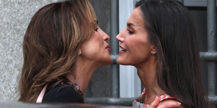 Kraliçeler doruğuna damga vuran soru: İkisine de birebir cerrah mı bakıyor?