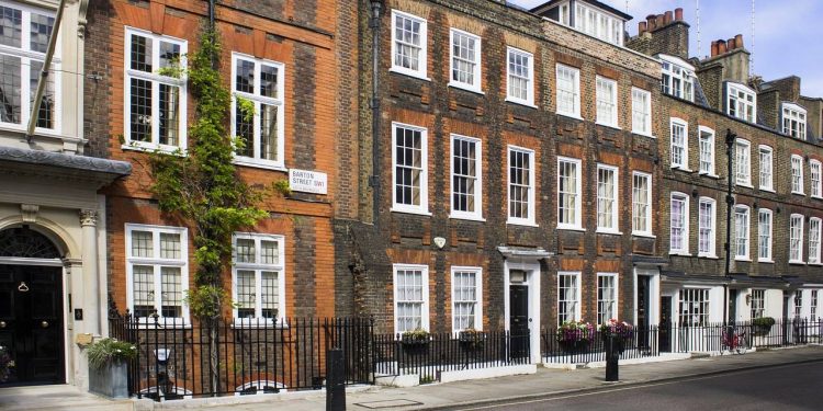 Londra’dan Mesken Alan Varlıklı Türk Sayısı Arttı: “Paralarını Türkiye’den Çıkarmaya Çalışıyorlar”