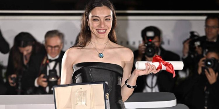 Merve Dizdar Cannes’daki Ödül Konuşmasını Nasıl Yaptığını Anlattı