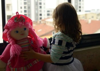 Mesken Hapsindeki Küçük Çocuk İçin Harekete Geçildi