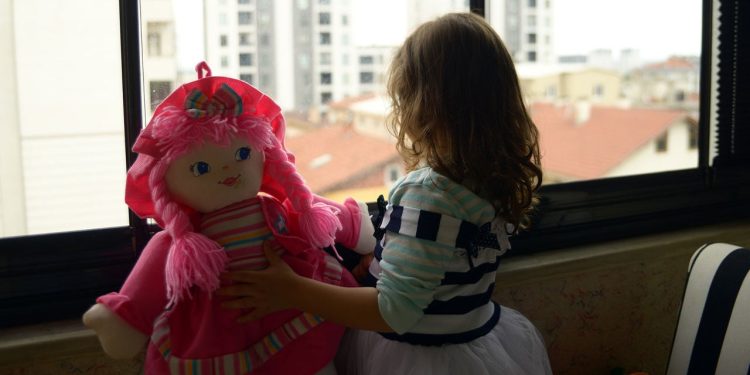 Mesken Hapsindeki Küçük Çocuk İçin Harekete Geçildi