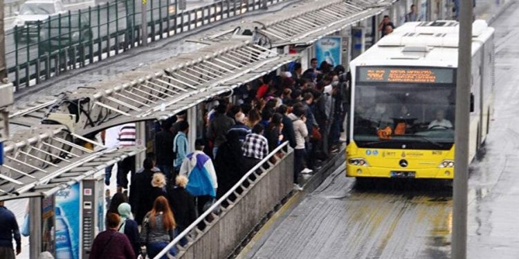 Metrobüs kullanan bayanlar konuştu: İşte bayanların en büyük korkusu