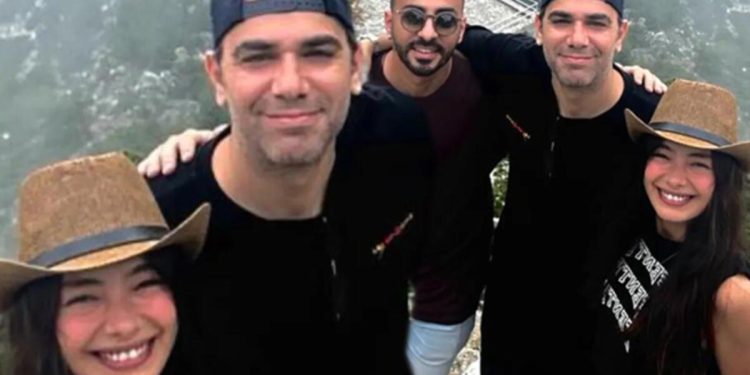 Neslihan Atagül ve Kadir Doğulu’dan memnunluk pozu!