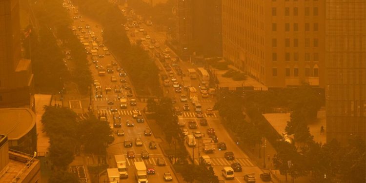 New York’ta orman yangını dumanı nedeniyle maske dağıtılacak