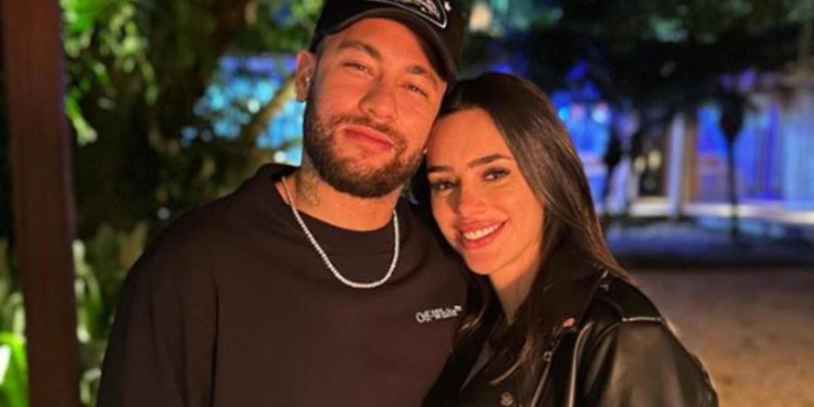 Neymar gebe sevgilisini aldattığını itiraf edip af diledi