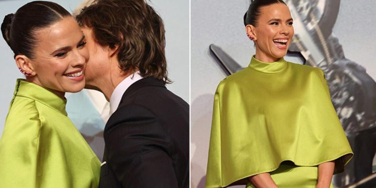 Ortalarında aşk söylentisi çıkmıştı: Kırmızı halıda yanak yanağa poz verdiler