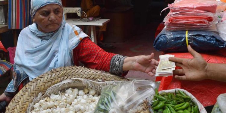 Pakistan ile IMF, 3 milyar dolarlık kredi üzerinde anlaştı