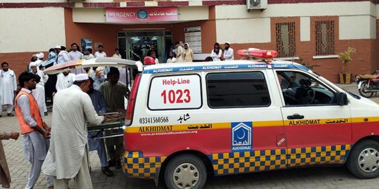 Pakistan’da fırtına nedeniyle meyyit sayısı 32’ye yükseldi