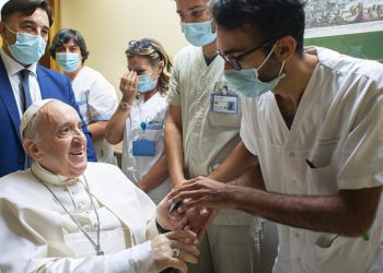 Papa Francis, hastaneden taburcu edildi
