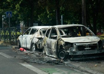 Paris’te polisin 17 yaşındaki genci öldürmesinden sonra protestolar
