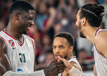 Pınar Karşıyaka 8 yıl sonra final için parkede!