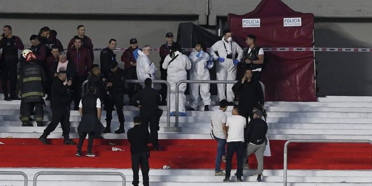 River Plate – Defensa y Justicia maçında tribünden düşen taraftar hayatını yitirdi