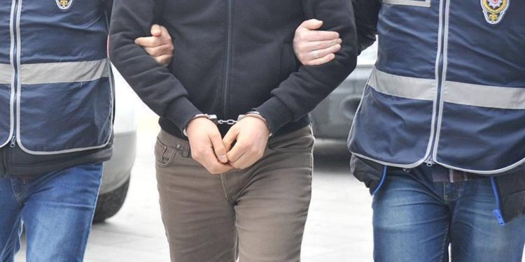 Rize’de 14 Yaşındaki Çocuk Babasını Öldürdü