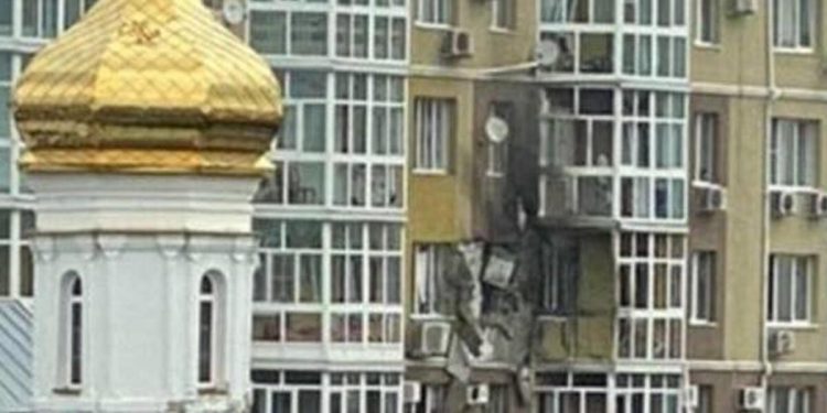 Rusya’da bir apartmana İHA düştü: 3 yaralı