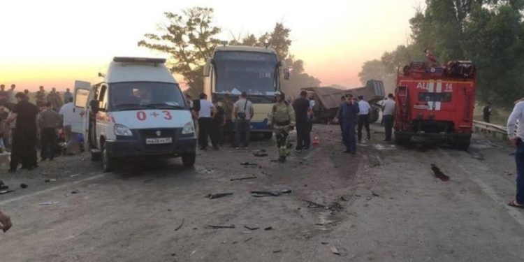 Rusya’da feci kaza! Yolcu otobüsü, araba ve kamyonla çarpıştı: 8 meyyit