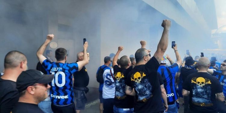 Şampiyonlar Ligi Finali’ne saatler kala Taksim’de coşkulu imajlar